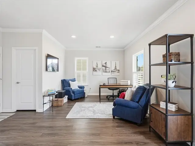 828 Oneida Cir gallery image 17
