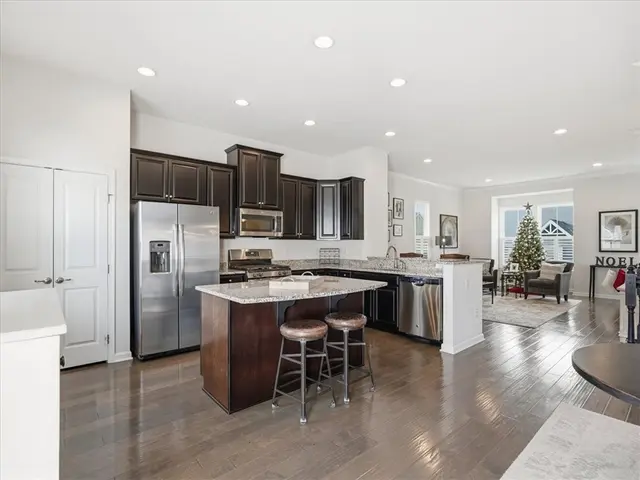 828 Oneida Cir gallery image 19