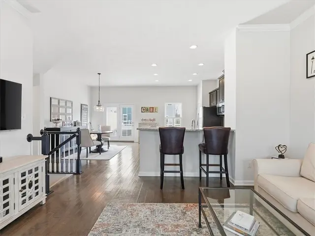 828 Oneida Cir gallery image 22
