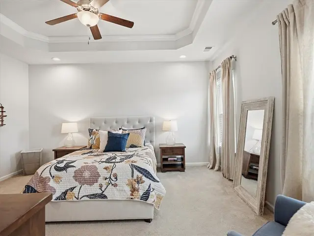 828 Oneida Cir gallery image 27