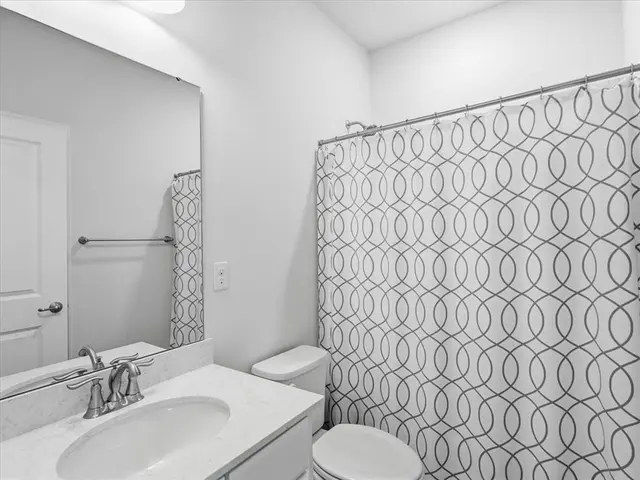 828 Oneida Cir gallery image 30
