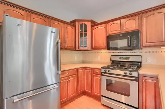 828 Village Dr gallery image 5