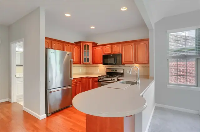 828 Village Dr gallery image 9