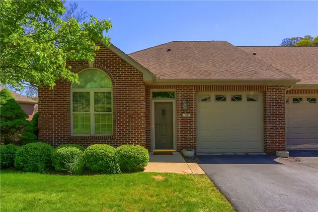 828 Village Dr gallery image 18