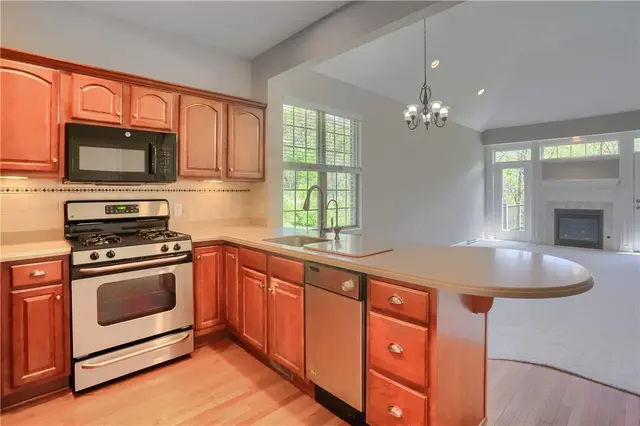 828 Village Dr gallery image 20