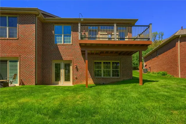 828 Village Dr gallery image 31