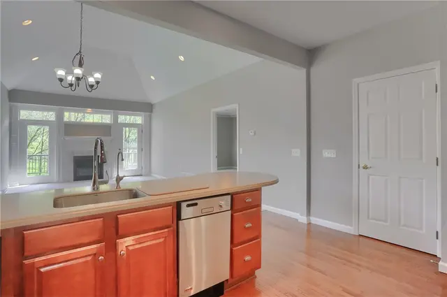 828 Village Dr gallery image 37