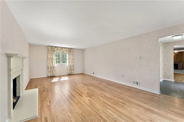 8290 Bramble Lane gallery image 19