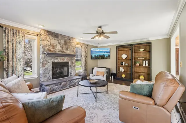 8300 Reagan Dr gallery image 7