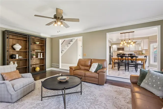 8300 Reagan Dr gallery image 9