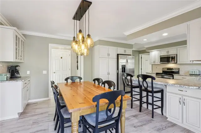 8300 Reagan Dr gallery image 13