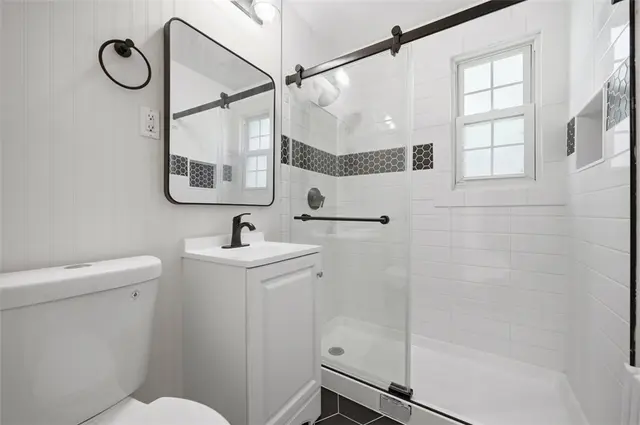 832 Thorn St 14 gallery image 6
