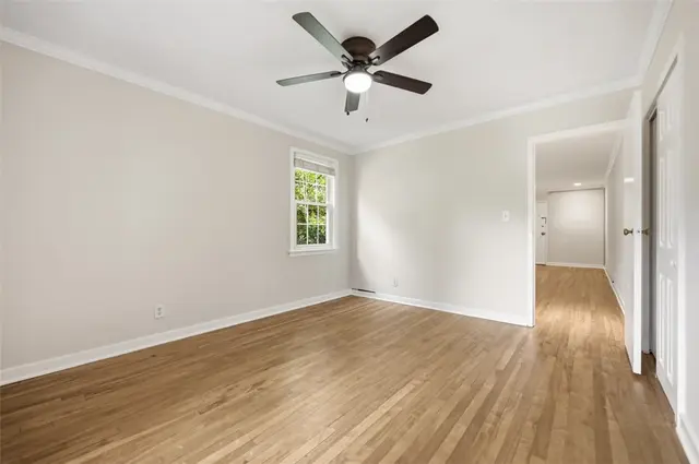 832 Thorn St 14 gallery image 12