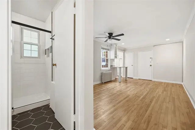 832 Thorn St 14 gallery image 15