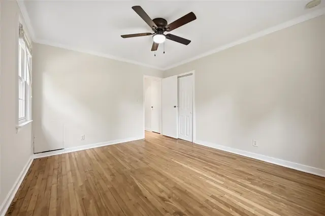 832 Thorn St 14 gallery image 17