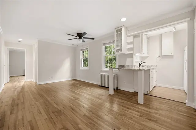 832 Thorn St 14 gallery image 18