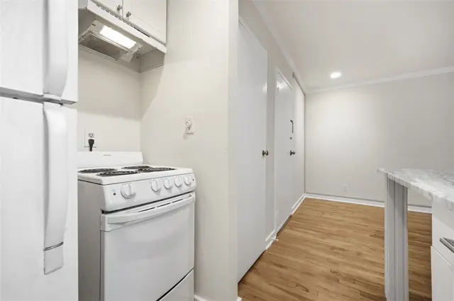 832 Thorn St 14 gallery image 21