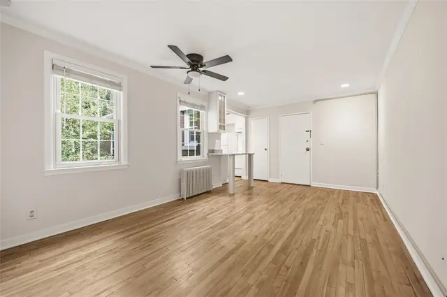 832 Thorn St 14 gallery image 23