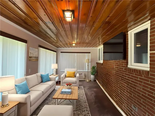 833 Saratoga Dr gallery image 5