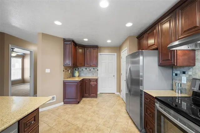 8343 Lost Valley Dr gallery image 3