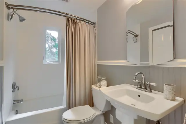 836 Harmony Rd gallery image 5