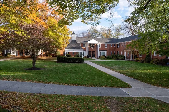 836 THORN STREET 30 gallery image 9