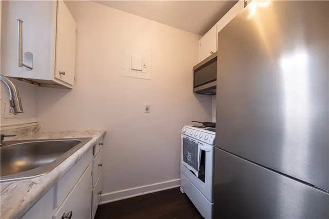 836 THORN STREET 30 gallery image 12
