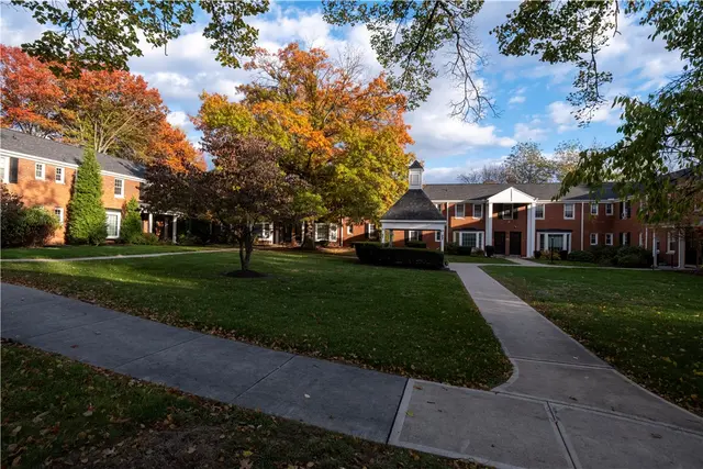 836 THORN STREET 30 gallery image 15