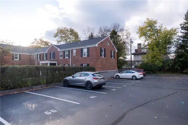 836 THORN STREET 30 gallery image 17