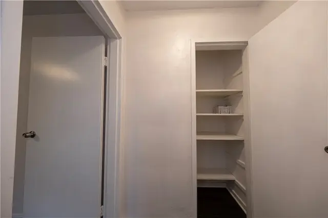 836 THORN STREET 30 gallery image 23