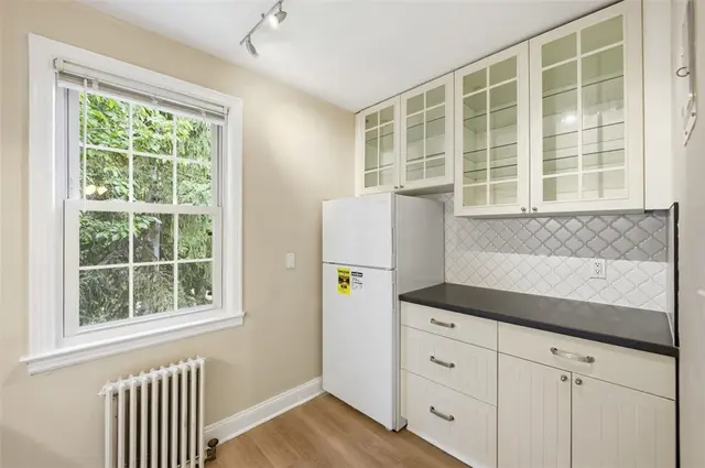 838 Thorn St 39 gallery image 3