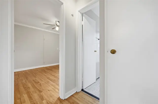 838 Thorn St 39 gallery image 8