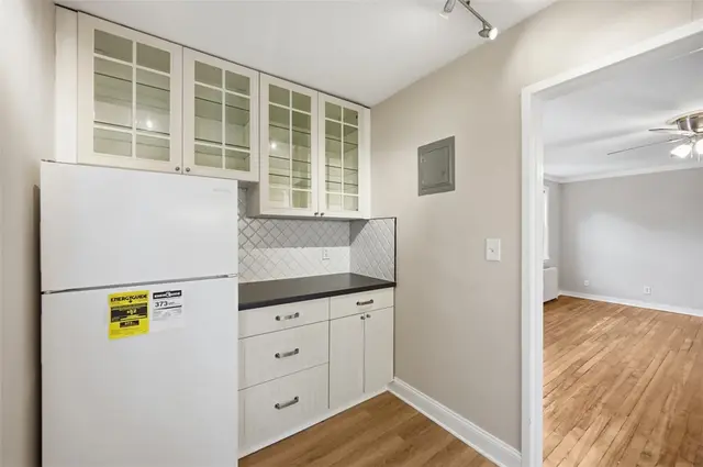 838 Thorn St 39 gallery image 14