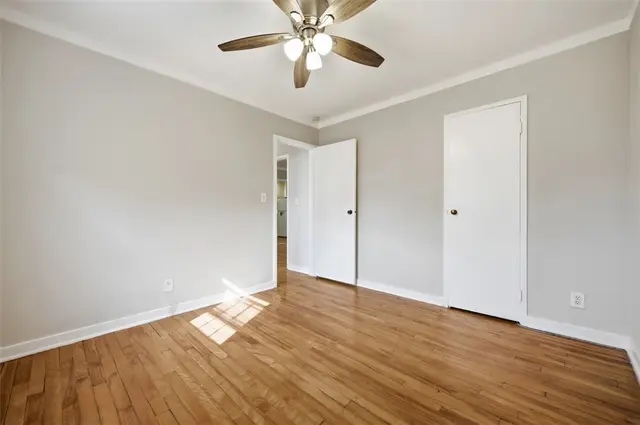 838 Thorn St 39 gallery image 18