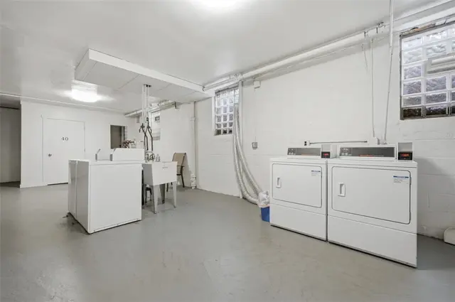 838 Thorn St 39 gallery image 27