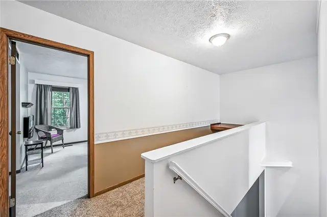 84 Monmouth Dr gallery image 2
