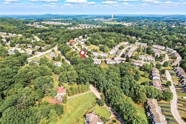 84 Monmouth Dr gallery image 3