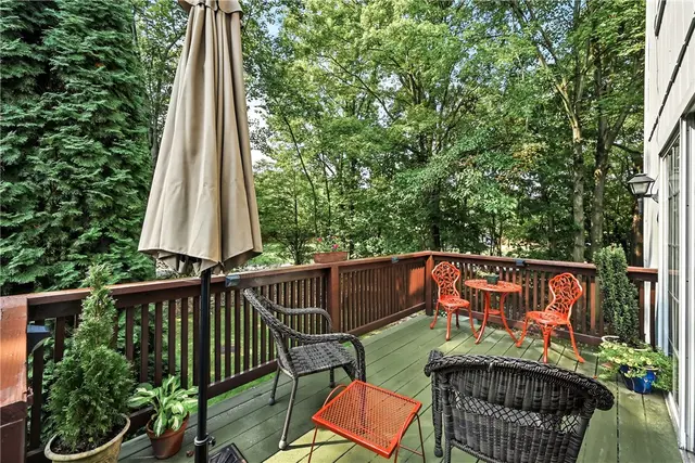 84 Monmouth Dr gallery image 7