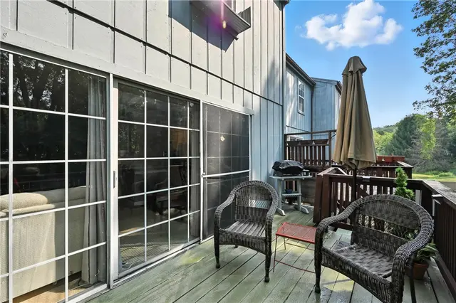 84 Monmouth Dr gallery image 8