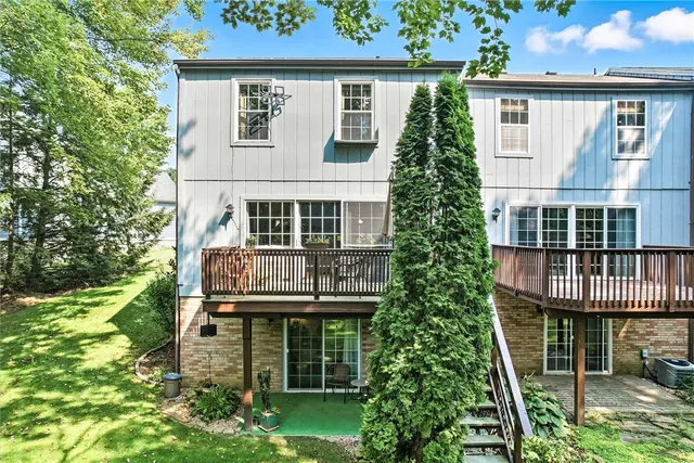 84 Monmouth Dr gallery image 9