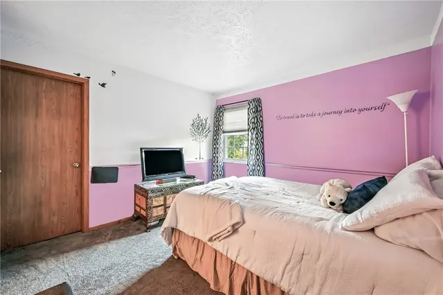 84 Monmouth Dr gallery image 20