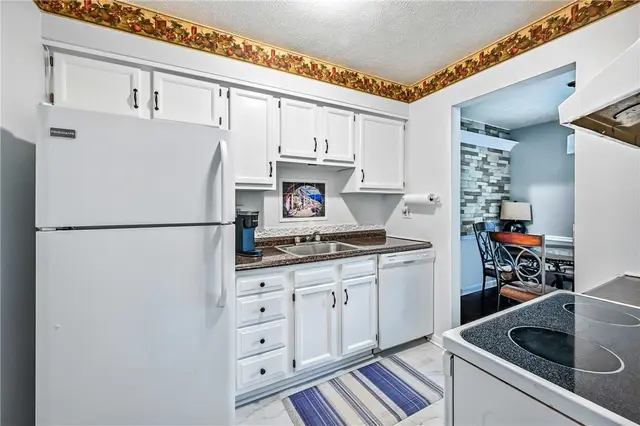 84 Monmouth Dr gallery image 22