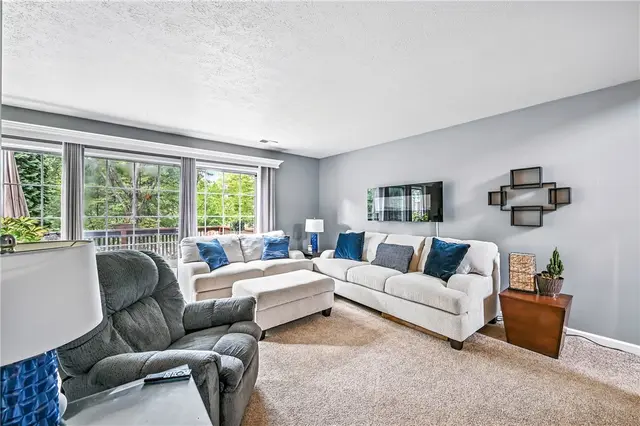 84 Monmouth Dr gallery image 25