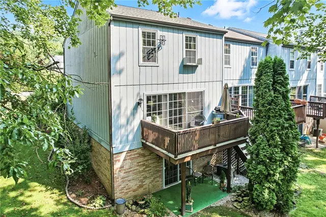84 Monmouth Dr gallery image 30