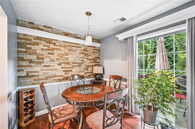 84 Monmouth Dr gallery image 31