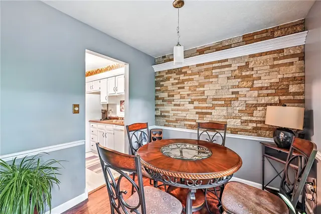 84 Monmouth Dr gallery image 32