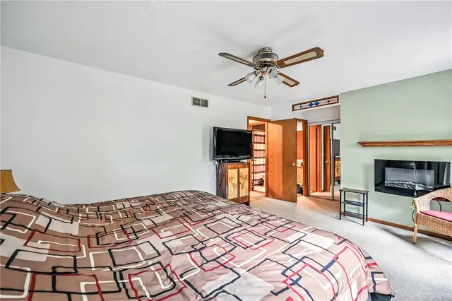 84 Monmouth Dr gallery image 33
