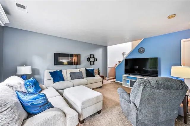 84 Monmouth Dr gallery image 35