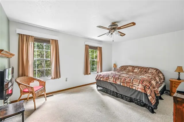 84 Monmouth Dr gallery image 39