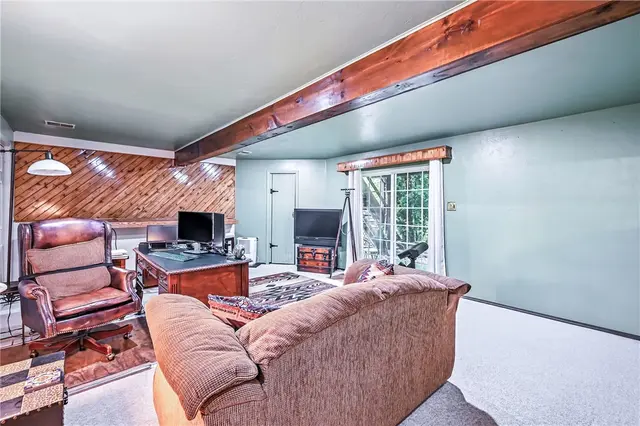 84 Monmouth Dr gallery image 43